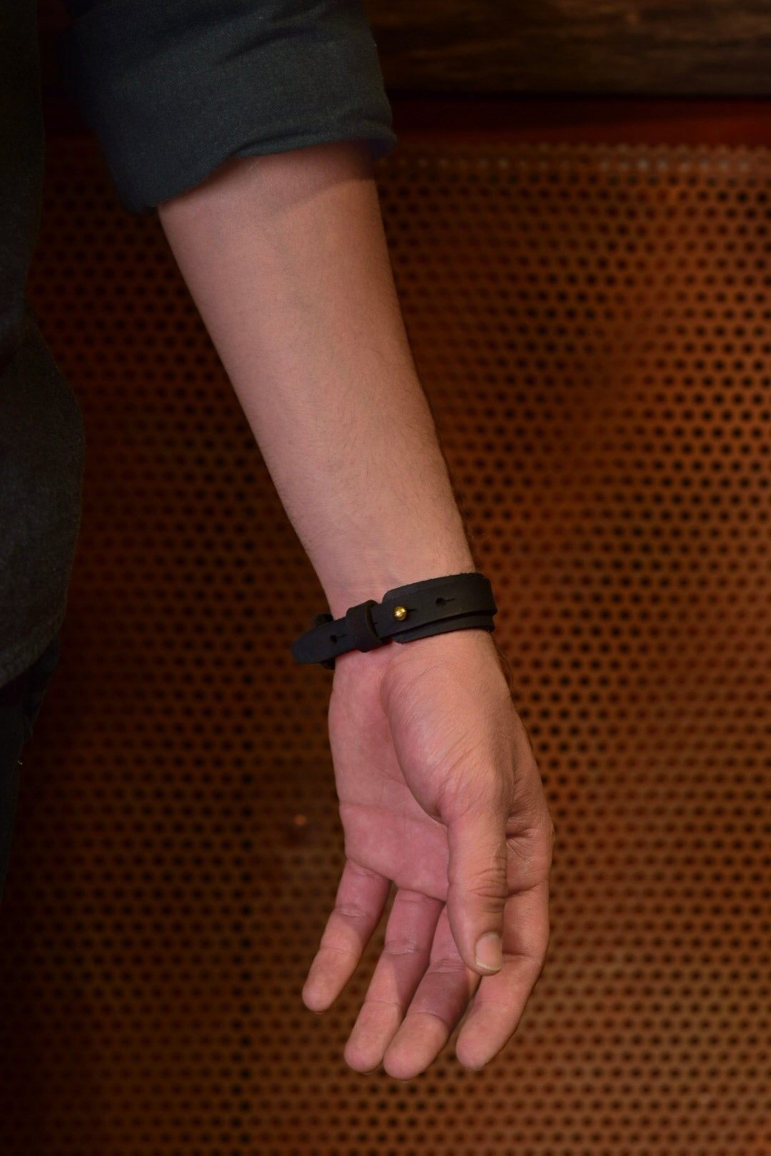 Pulsera en cuero negro