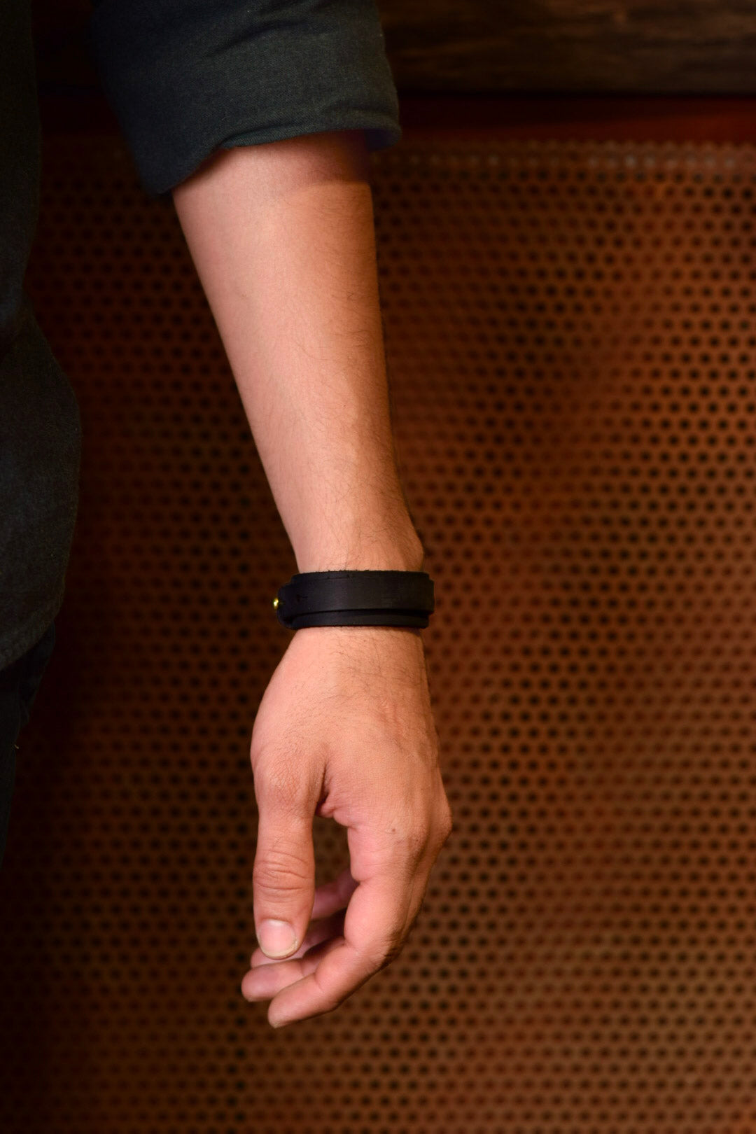 Pulsera en cuero negro