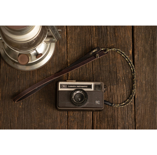 Correa de cuello para cámara | Cuero Cafe · Cordón Camuflado - The Mountain Atelier