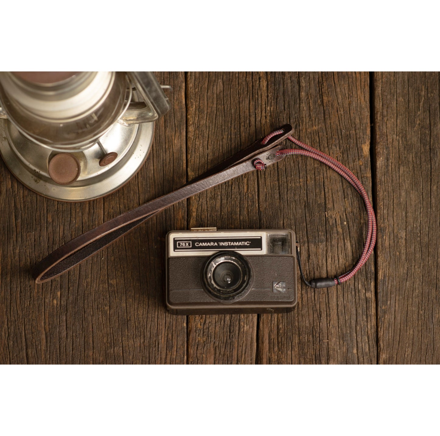 Correa de cuello para cámara | Cuero Cafe · Cordón Rojo