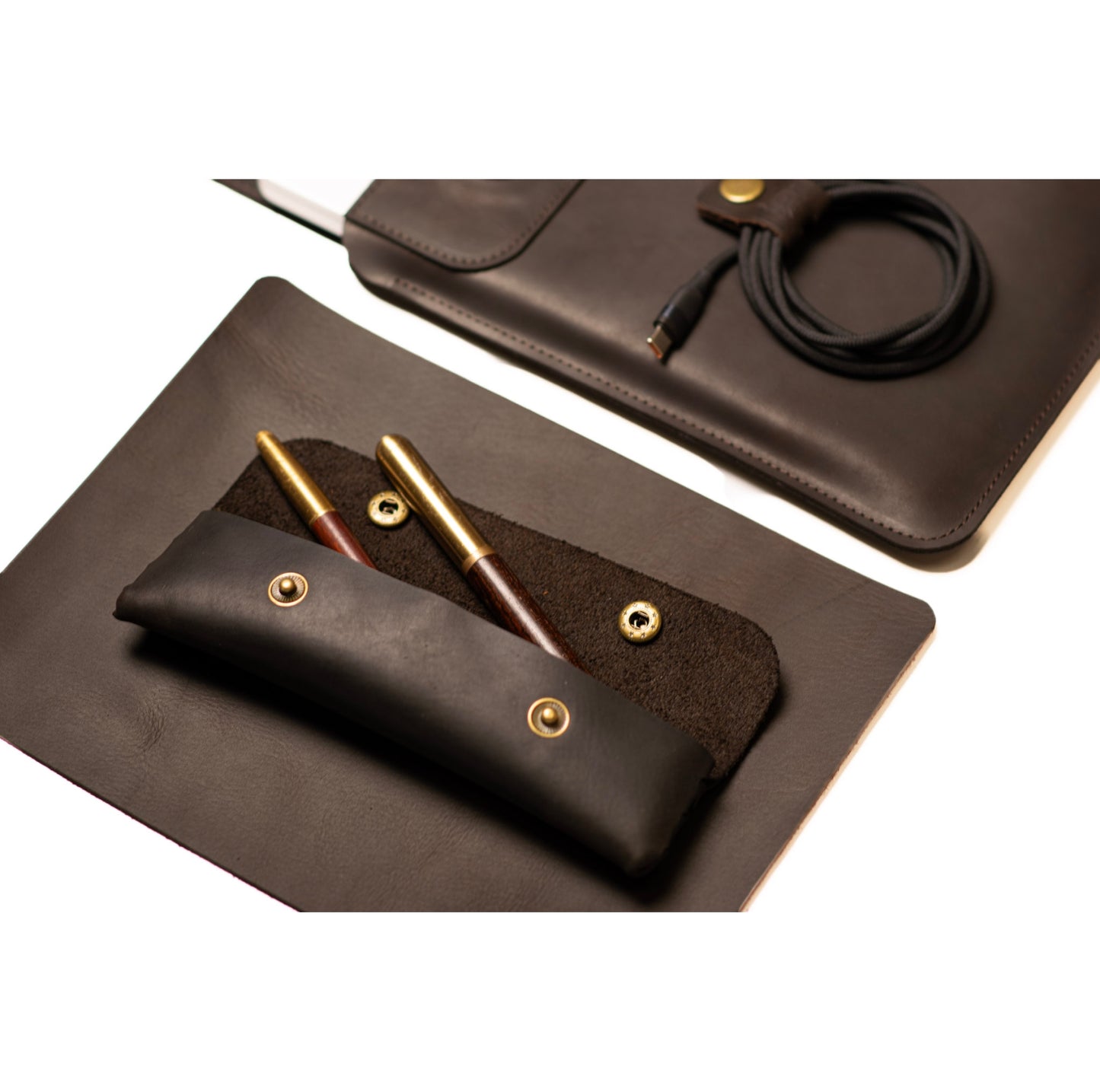 Estuche para lapices en cuero Chocolate - The Mountain Atelier
