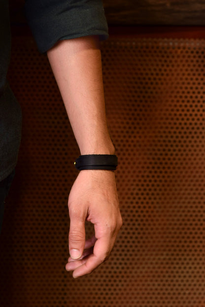 Pulsera en cuero negro