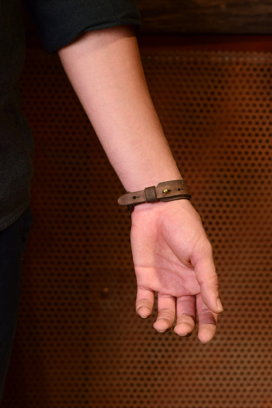 Pulsera en cuero caoba