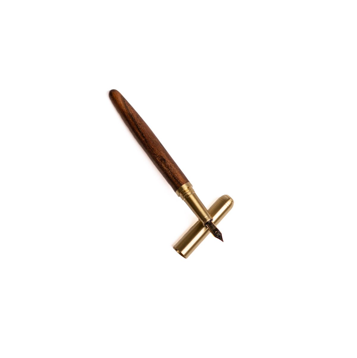 Pluma en madera y latón
