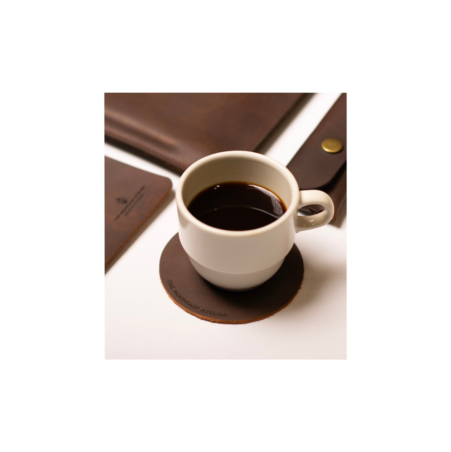 Posa vasos en cuero Chocolate - The Mountain Atelier