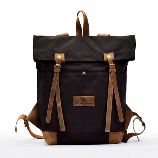 Morral mediano impermeable de color negro - The Mountain Atelier